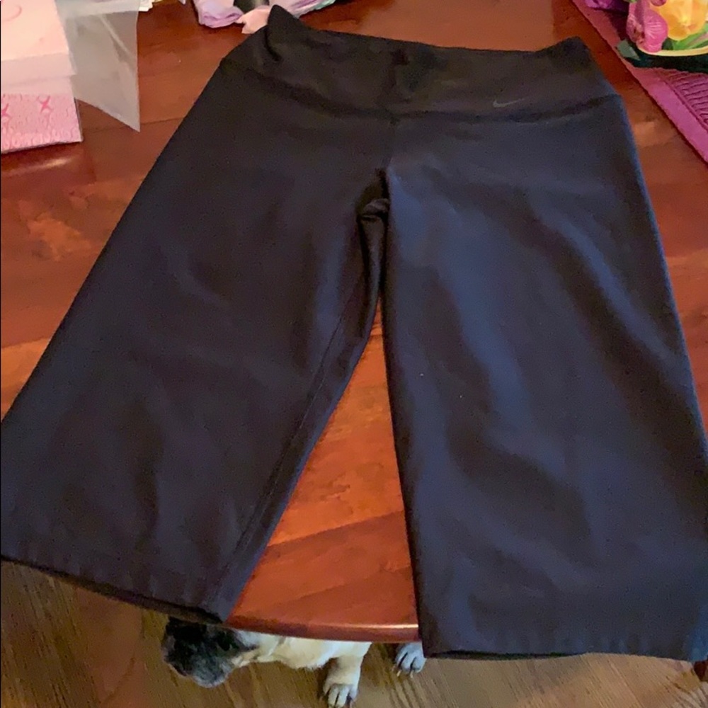 NIKE DRI-FIT BLACK CAPRI’S SMALL